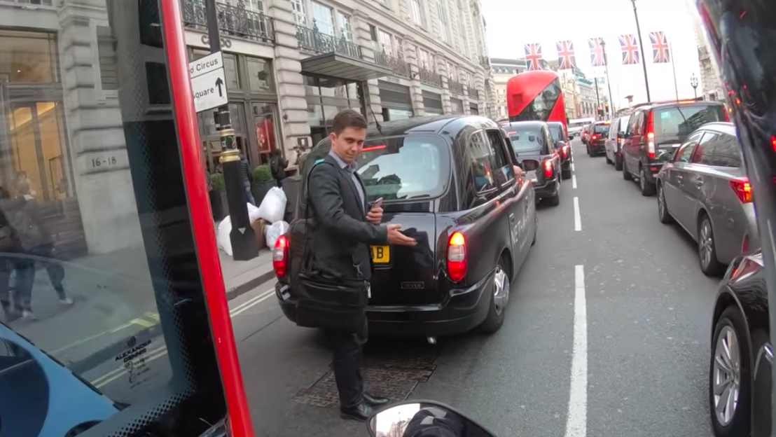 Motovlogger films quintessential British traffic exchange